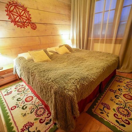 Gosciniec Debowa Gazdowka Bed & Breakfast Ustrzyki Dolne Exterior photo