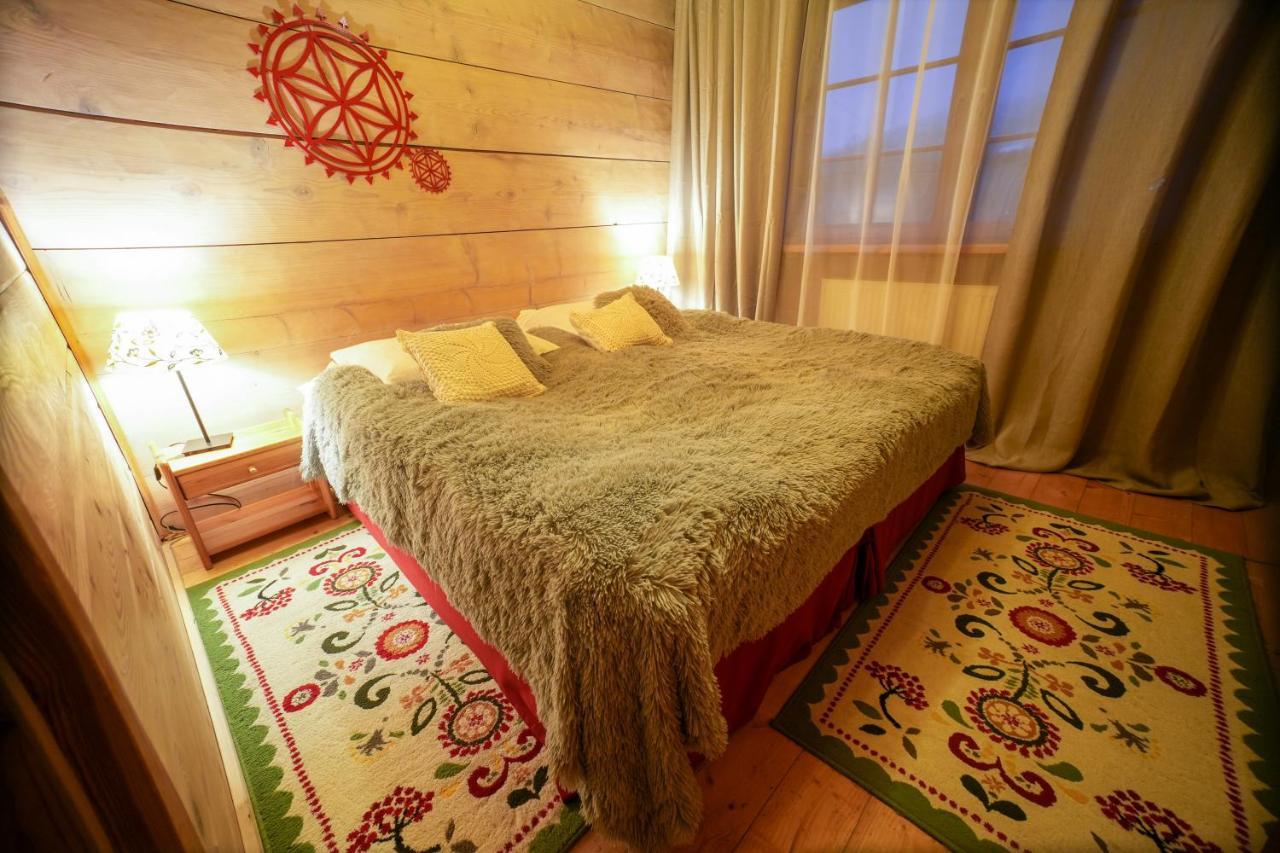 Gosciniec Debowa Gazdowka Bed & Breakfast Ustrzyki Dolne Exterior photo