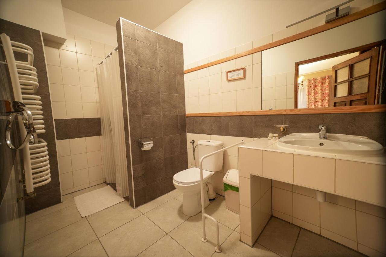 Gosciniec Debowa Gazdowka Bed & Breakfast Ustrzyki Dolne Exterior photo