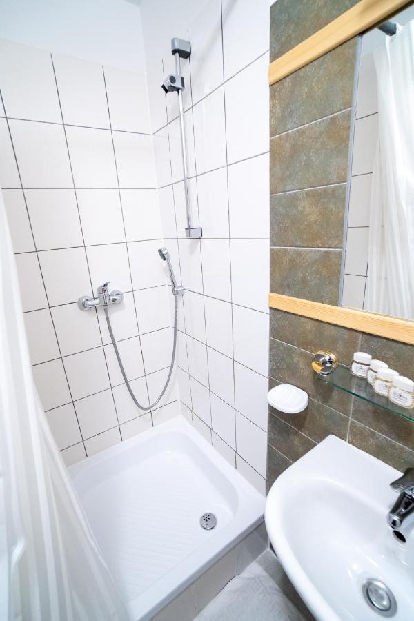 Gosciniec Debowa Gazdowka Bed & Breakfast Ustrzyki Dolne Exterior photo