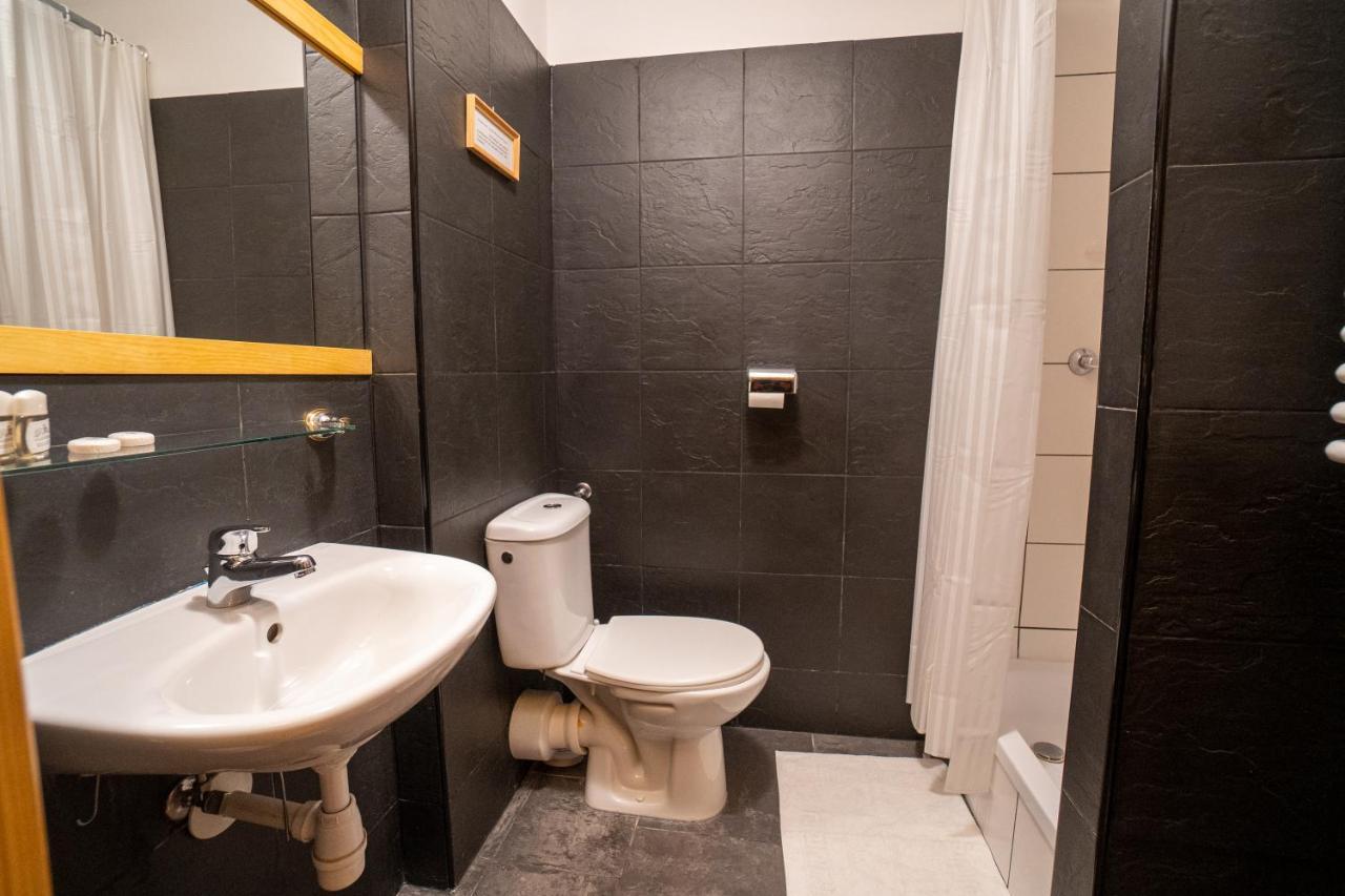 Gosciniec Debowa Gazdowka Bed & Breakfast Ustrzyki Dolne Exterior photo