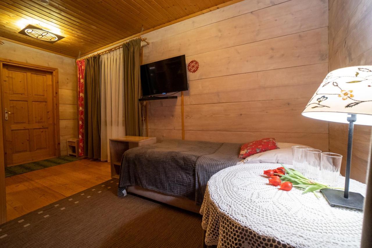 Gosciniec Debowa Gazdowka Bed & Breakfast Ustrzyki Dolne Exterior photo