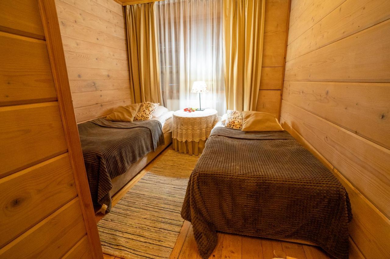 Gosciniec Debowa Gazdowka Bed & Breakfast Ustrzyki Dolne Exterior photo