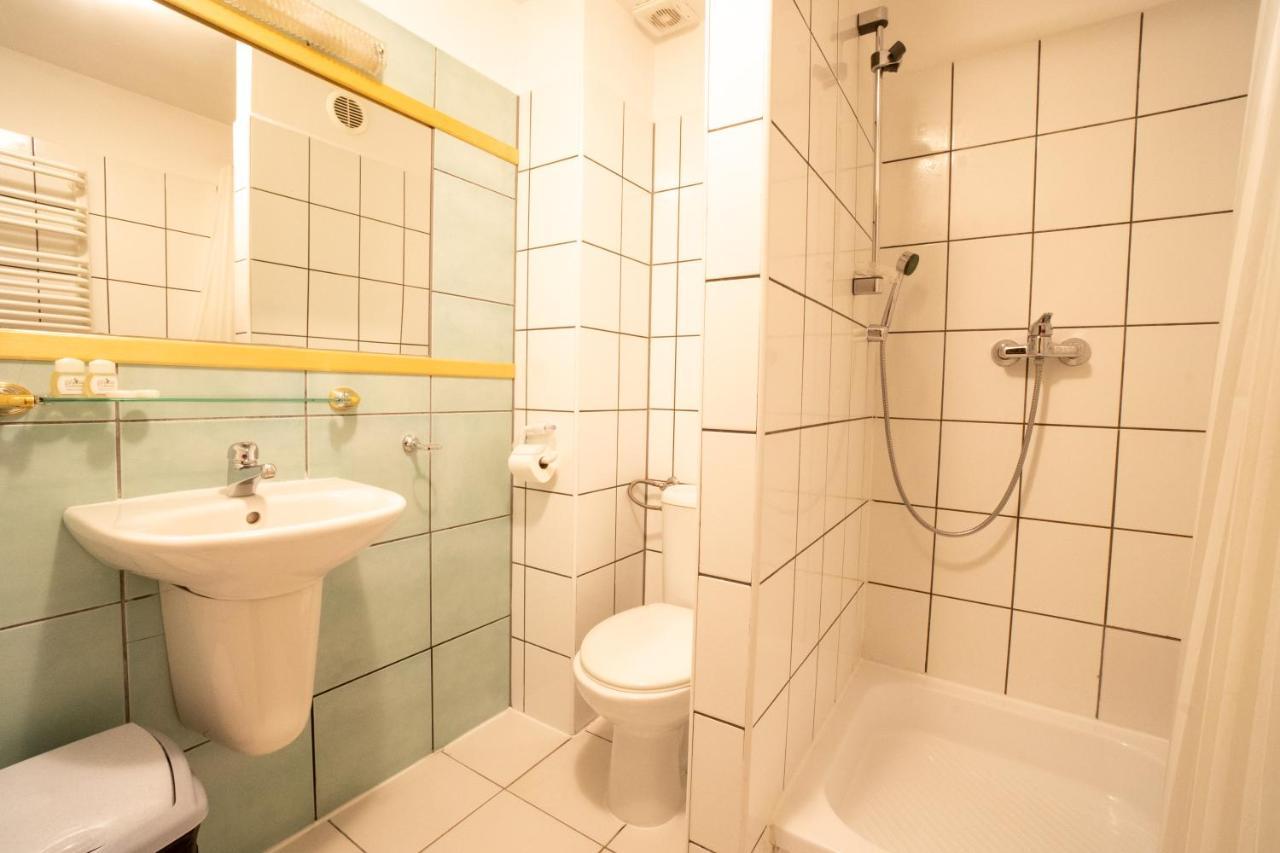 Gosciniec Debowa Gazdowka Bed & Breakfast Ustrzyki Dolne Exterior photo