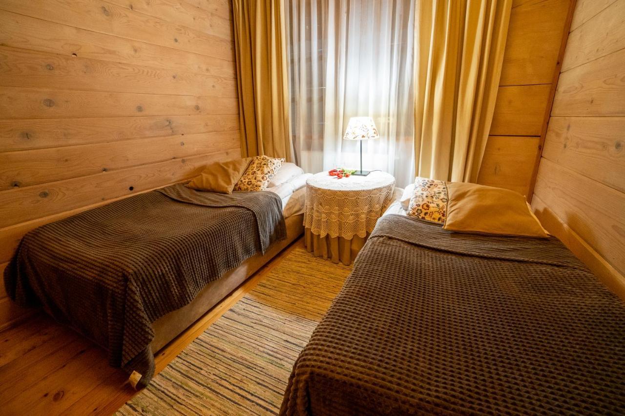 Gosciniec Debowa Gazdowka Bed & Breakfast Ustrzyki Dolne Exterior photo