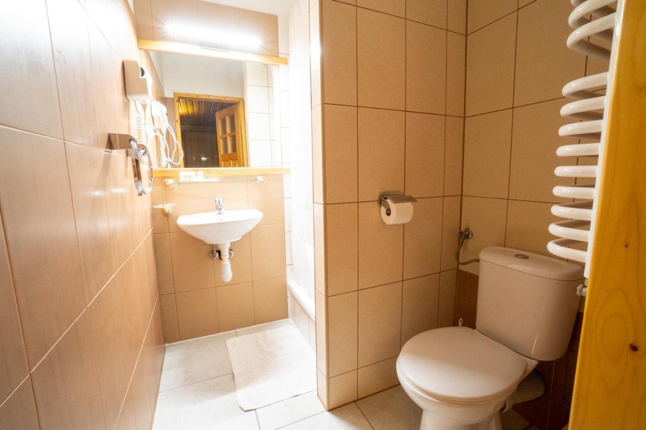 Gosciniec Debowa Gazdowka Bed & Breakfast Ustrzyki Dolne Exterior photo