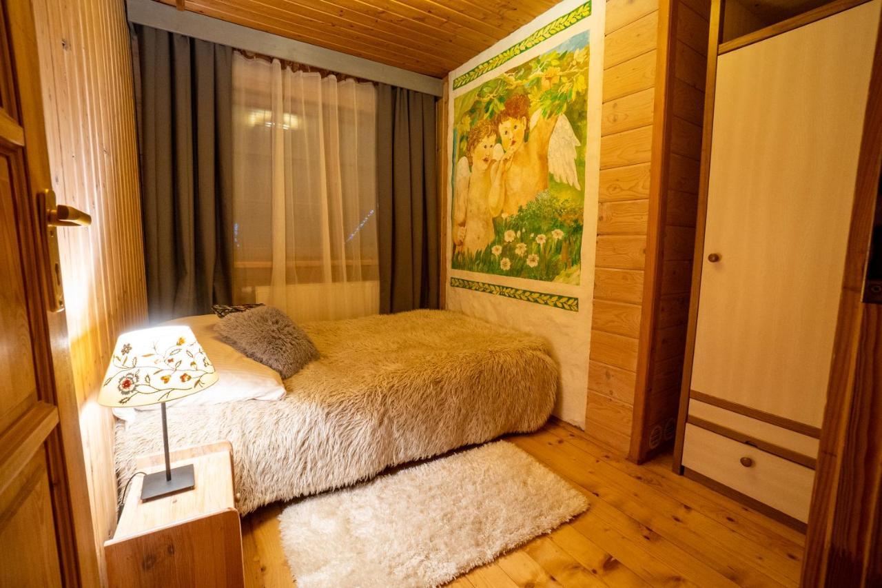 Gosciniec Debowa Gazdowka Bed & Breakfast Ustrzyki Dolne Exterior photo