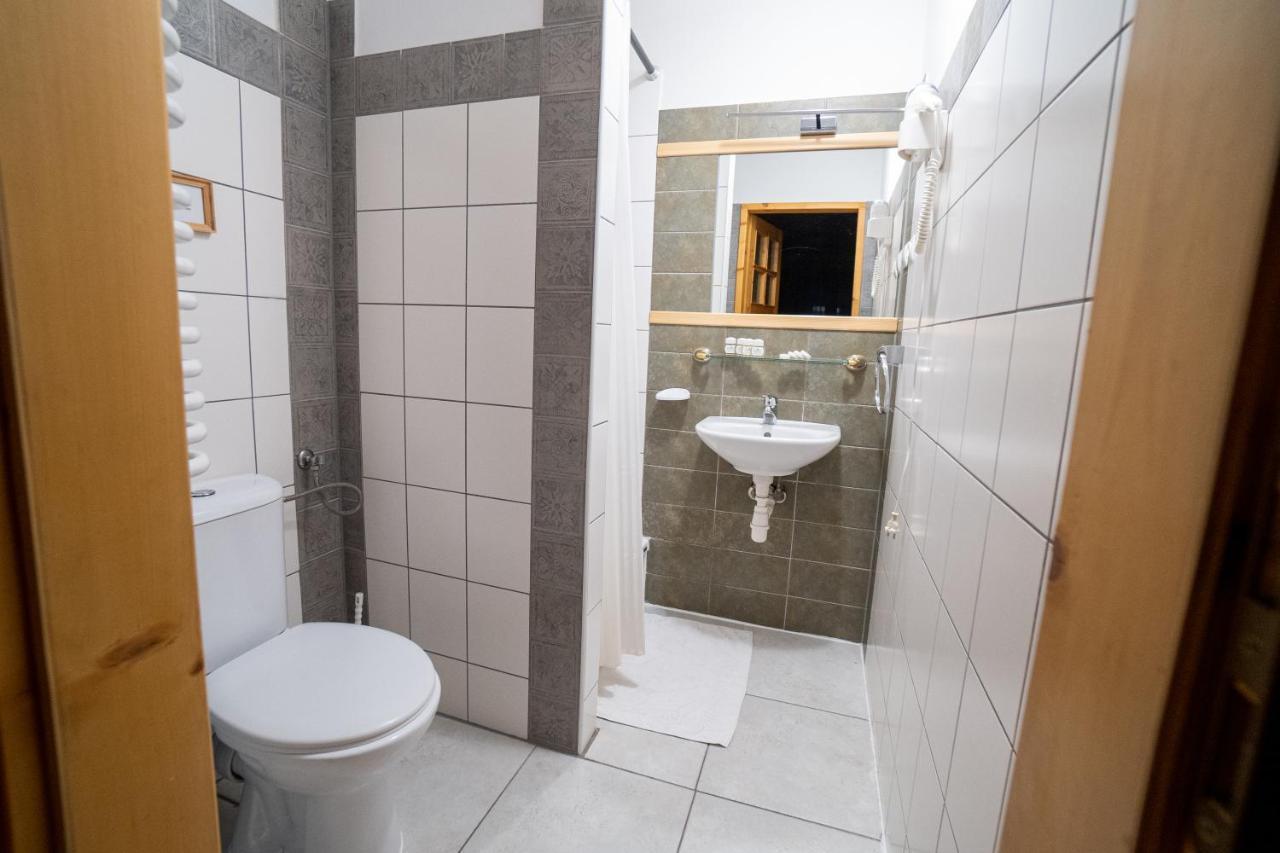 Gosciniec Debowa Gazdowka Bed & Breakfast Ustrzyki Dolne Exterior photo
