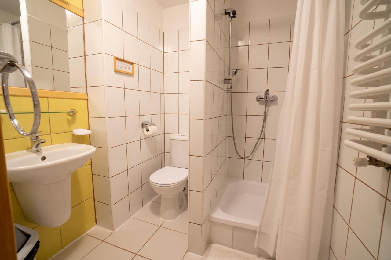 Gosciniec Debowa Gazdowka Bed & Breakfast Ustrzyki Dolne Exterior photo