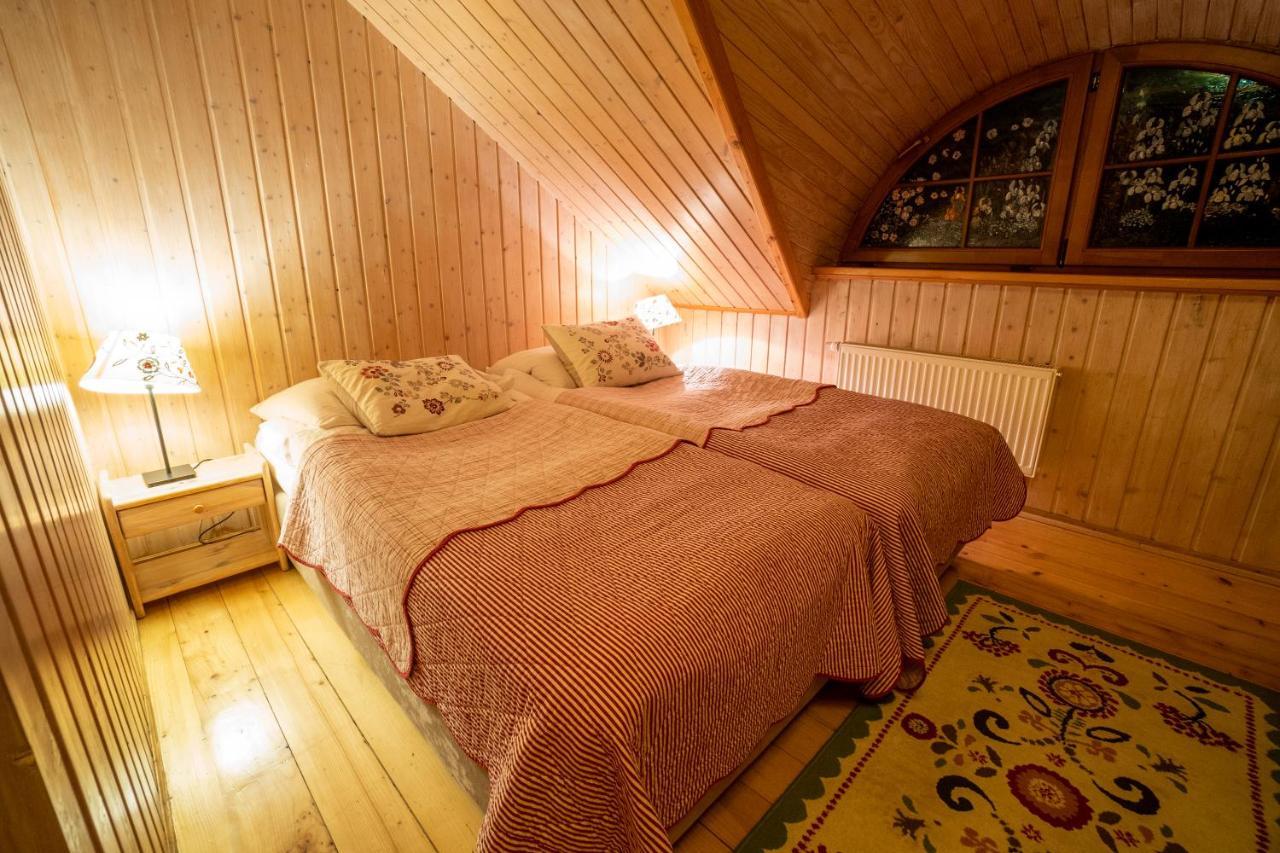 Gosciniec Debowa Gazdowka Bed & Breakfast Ustrzyki Dolne Exterior photo