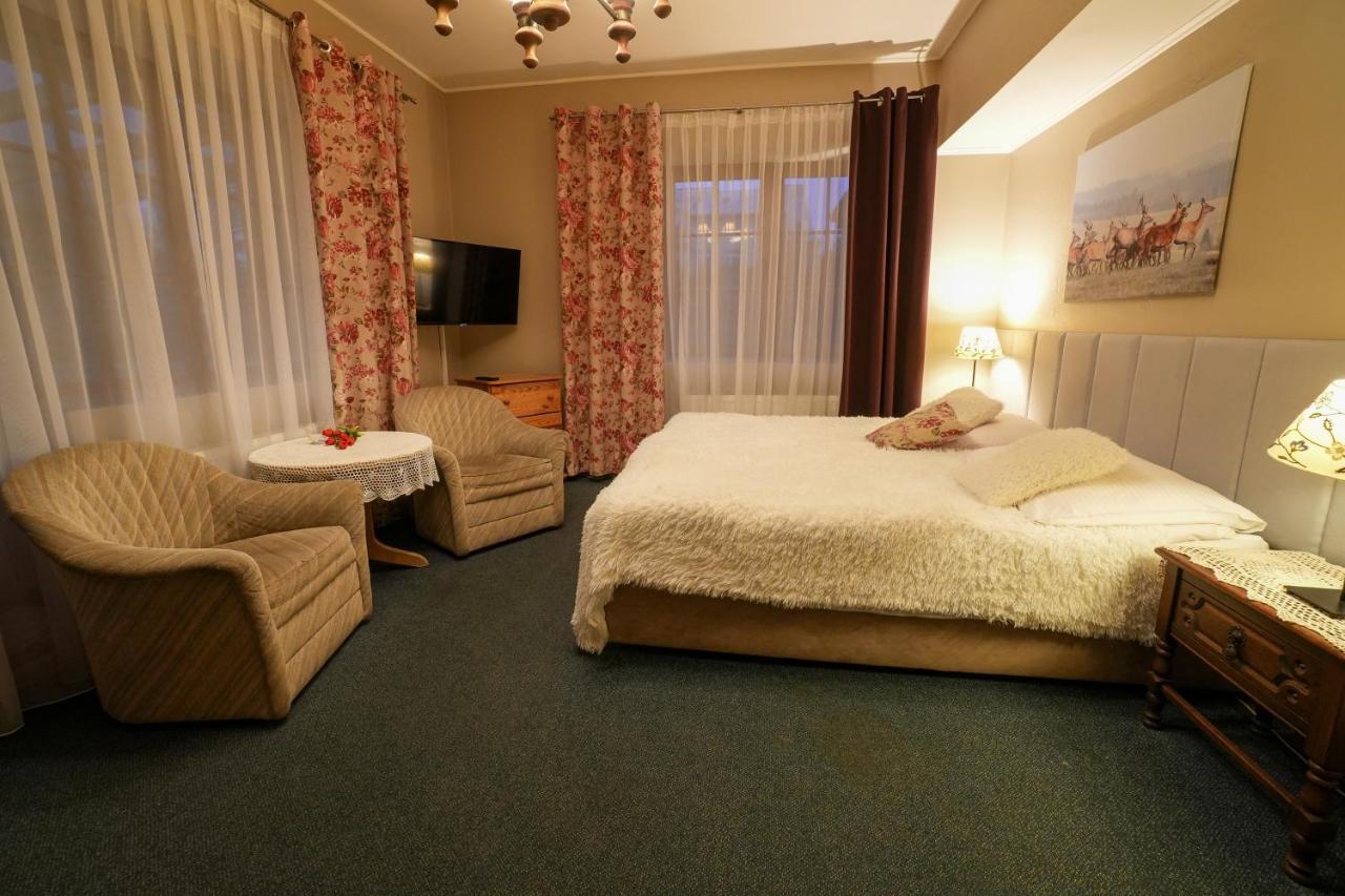 Gosciniec Debowa Gazdowka Bed & Breakfast Ustrzyki Dolne Exterior photo